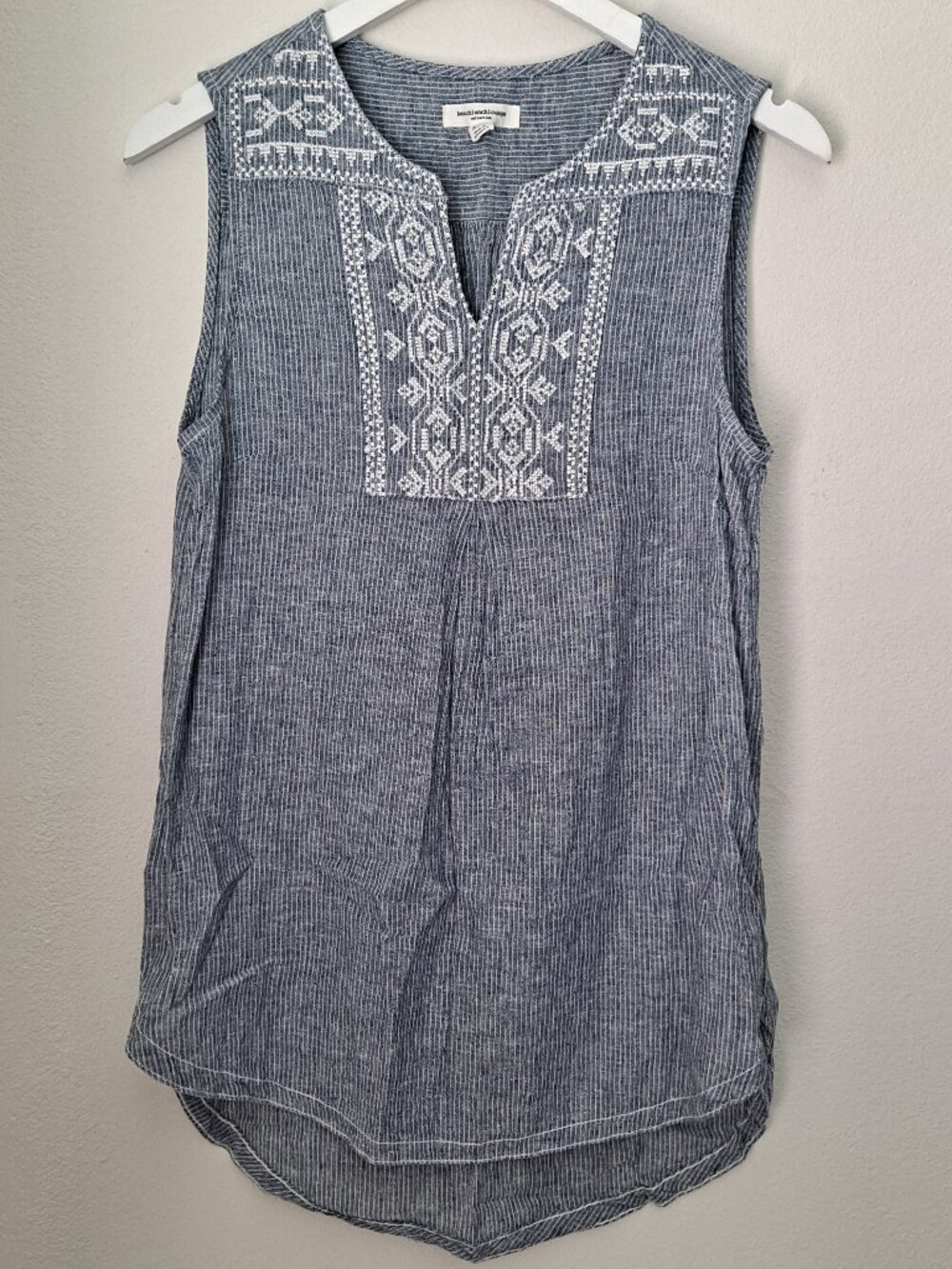 NWOT Beach Lunch Lounge embroidered sleeveless top